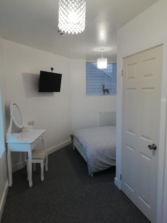 The Antelope Hotel Merthyr Tydfil Bagian luar foto