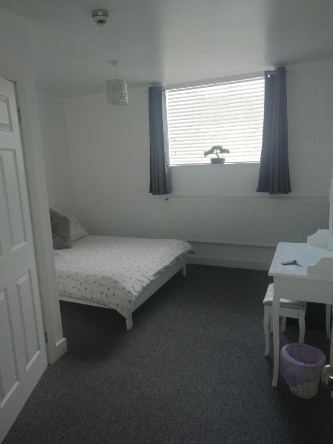 The Antelope Hotel Merthyr Tydfil Bagian luar foto